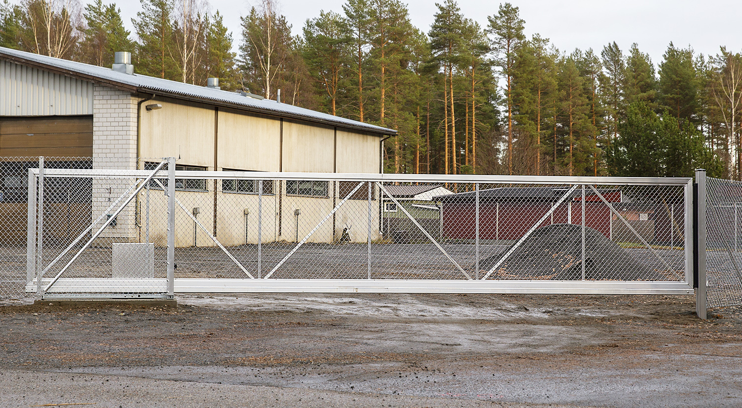 Panssariaidan portit Liukuportti panssariaitaan korkeus 2000mm aukko 6m