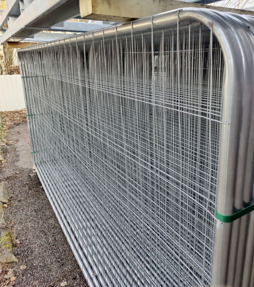 Työmaa-aidan tarvikkeet ja telineet Vahvistettu aitaelementti (ei sis. jalkoja/kiinnikkeitä)